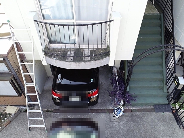 明石市のベランダと階段の防水施工開始