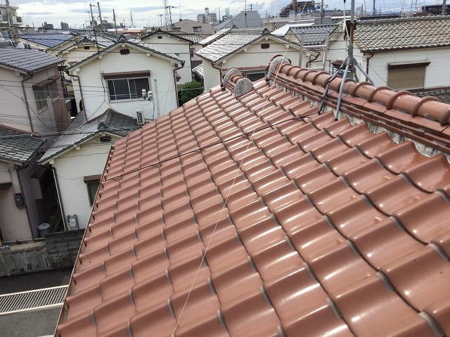 屋根面から見る棟ラインの違和感