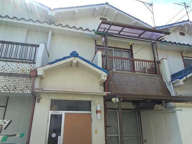 加古川市で防水対策が必要な青緑和瓦屋根の雨漏り調査｜棟瓦崩れと漆喰劣化を確認