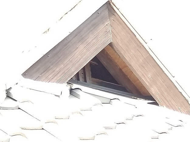 加古川市　妻壁開口部の近接状態
