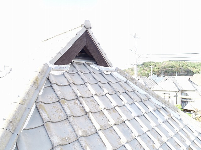 加古川市　妻壁横から見た侵入口