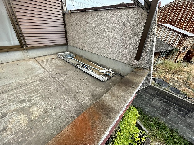 施工前のベランダ端部