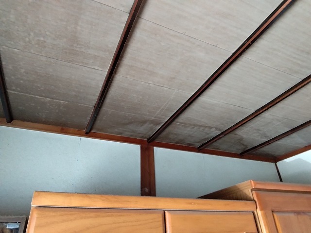 加古川市　2階天井雨染み