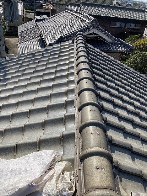姫路市　切妻屋根の頂点ラインの目視点検