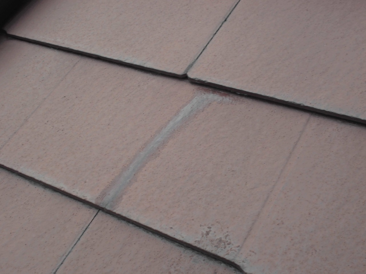 ひび割れ部分のコーキング充填