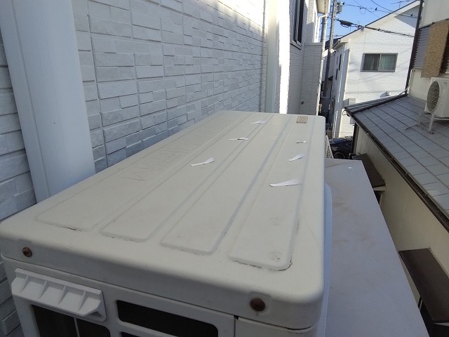 付箋付き室外機天板