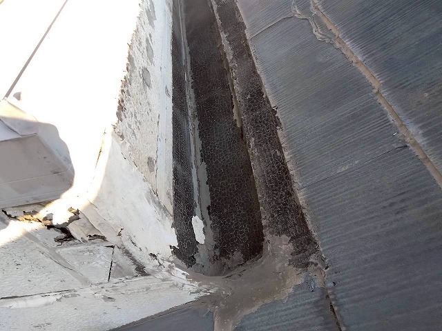 加古川市　谷状部の防水劣化