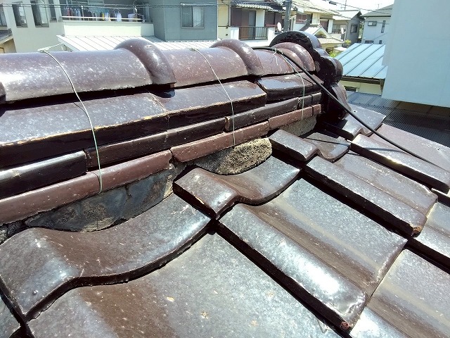 剥がれた棟漆喰