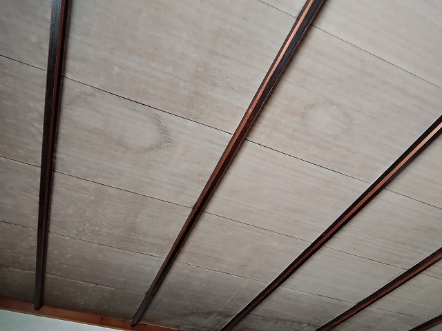 加古川市　2階天井雨漏り