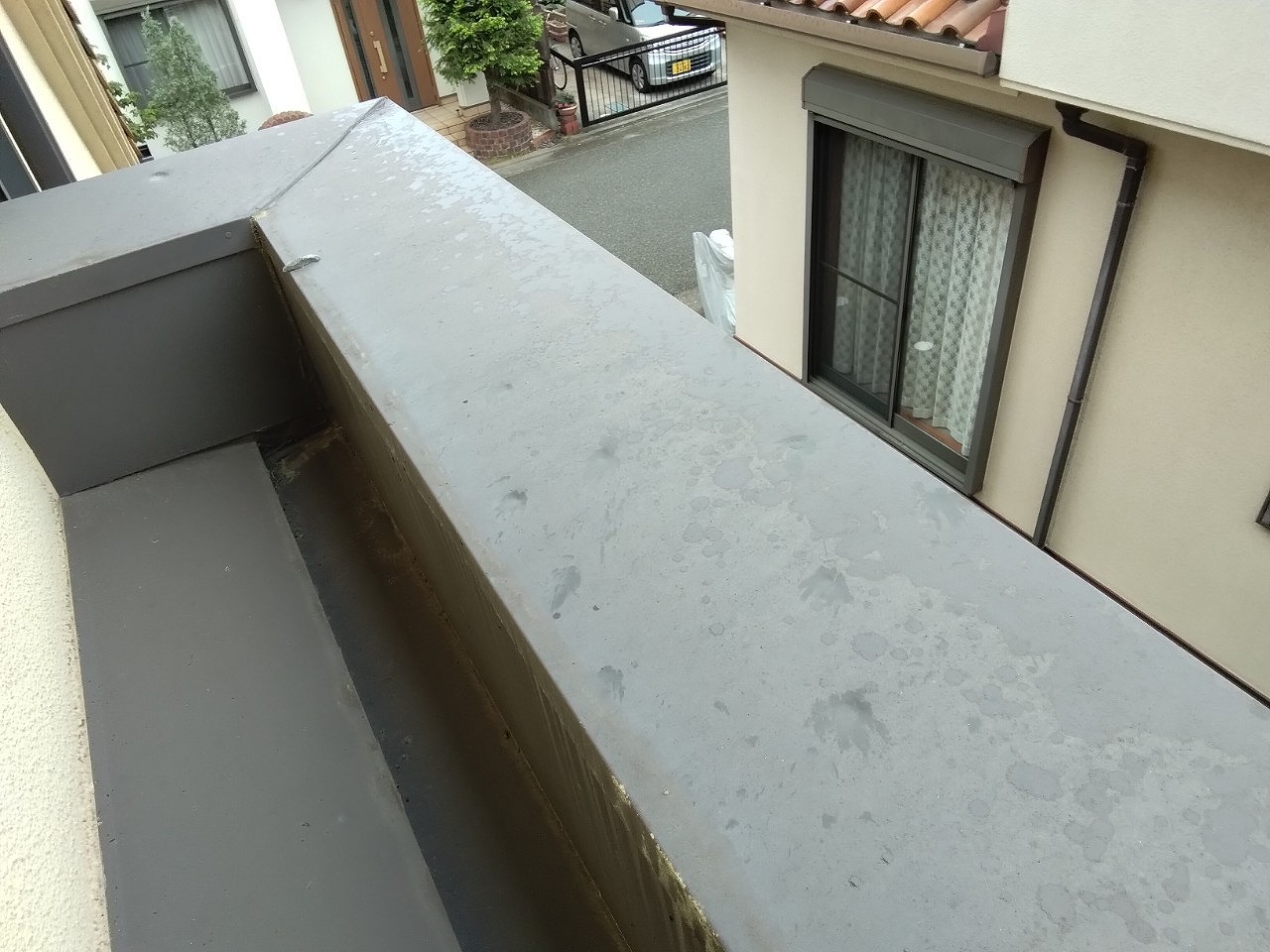 加古川市　パラペット部　笠木板金凹み
