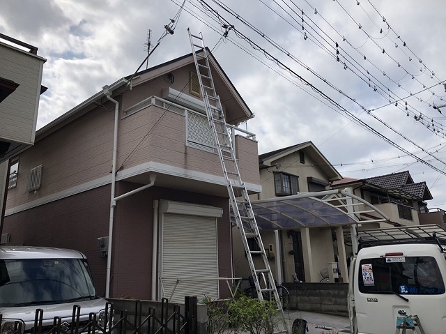 屋根へ上がるための梯子設置