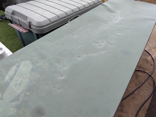 へこみが残る道具箱天板