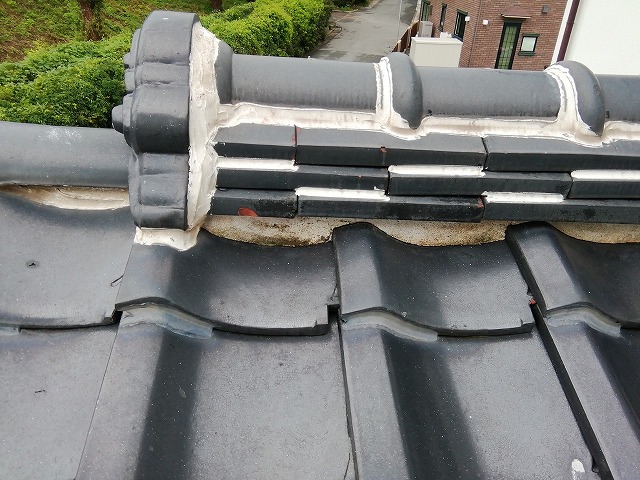 明石市　熨斗瓦の目地に施されたラバーロック痕