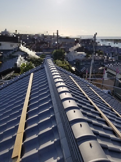 加古川市　棟を通して、いぶし瓦らしい端正なラインへ