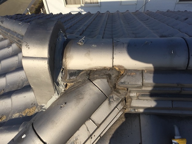 明石市で雨漏り対策！隅棟積み直し・漆喰工事でしっかり修繕してきました