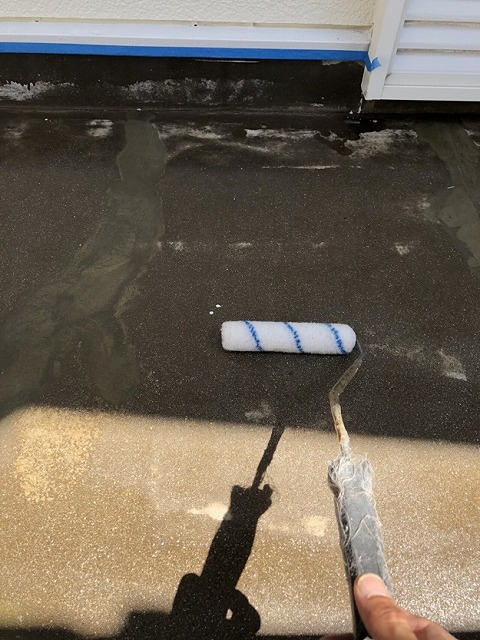 姫路市　ベランダ防水工事　プライマー塗布