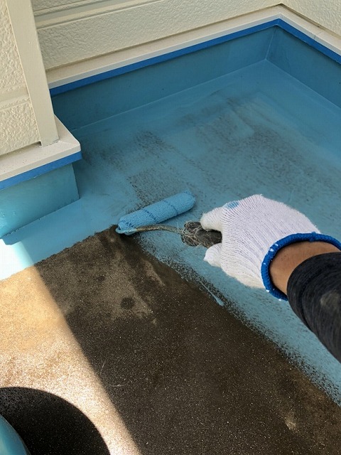 姫路市　ベランダ防水工事　 ウレタン防水材