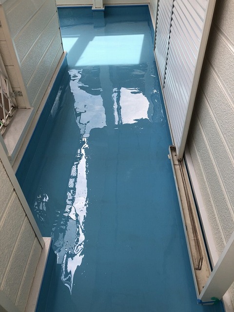 姫路市　ベランダ防水工事　ウレタン防水材塗布