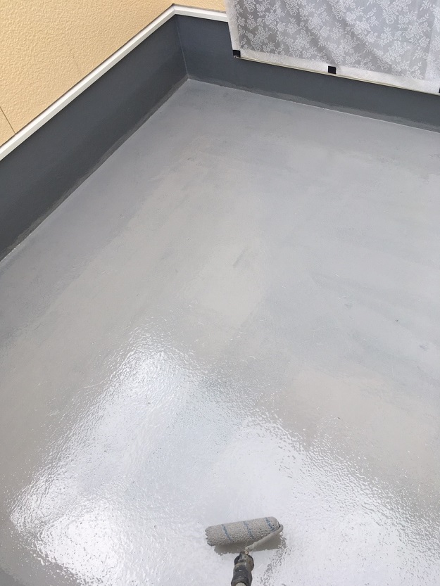 姫路市　FRP防水工事　ベランダ　トップコート塗布