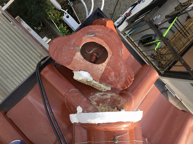 棟瓦の破損の確認