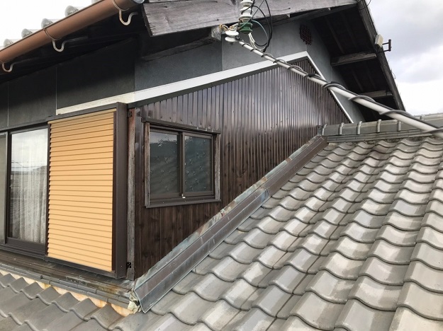 加古郡稲美町　強風で外壁の焼き板がめくれた！ガルバリウム銅板製トタンへの張り替え！
