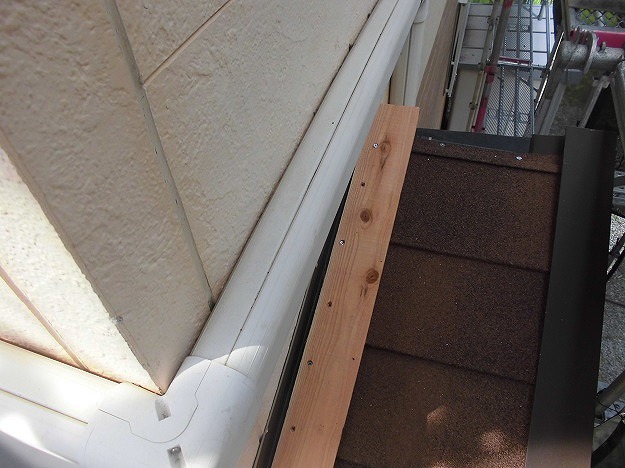 姫路市　壁際板金　施工中　カバー工法