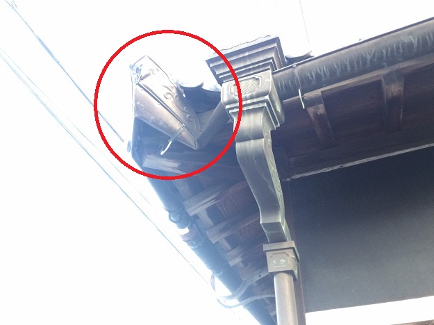姫路市　雨樋　破損　工事車両