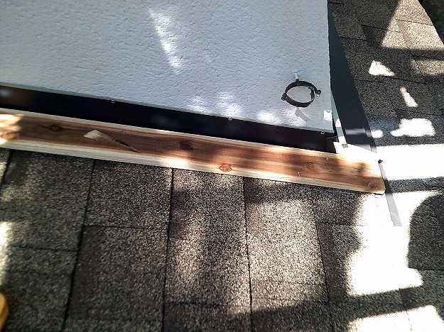 本体材の施工完了と壁際ラインの見た目