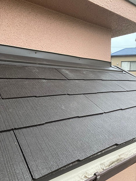 雨押えの下地（木下地）を設置して固定力を確保する