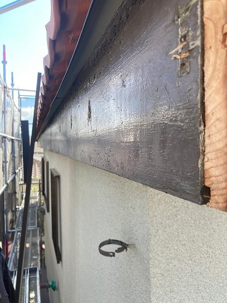 姫路市　鼻隠しの状態が見えるまで撤去し、下地を確認