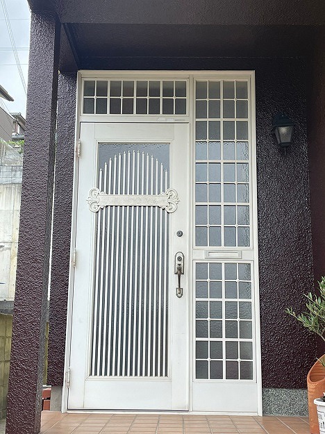 姫路市　玄関カバー工法　既存玄関
