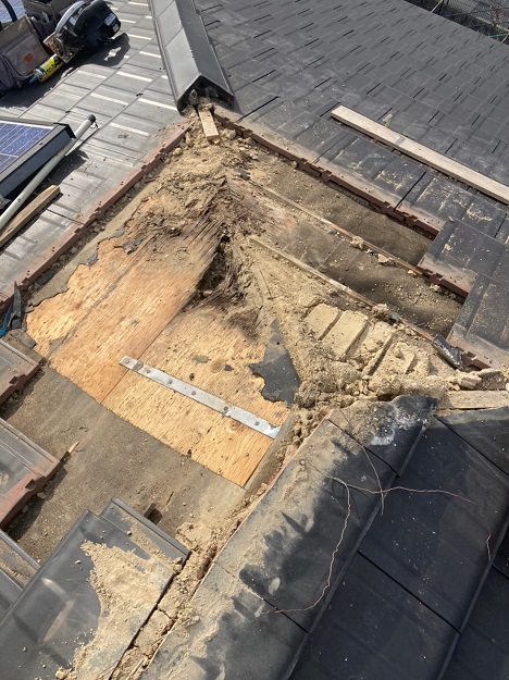 高砂市　雨漏り箇所補強工事　解体作業