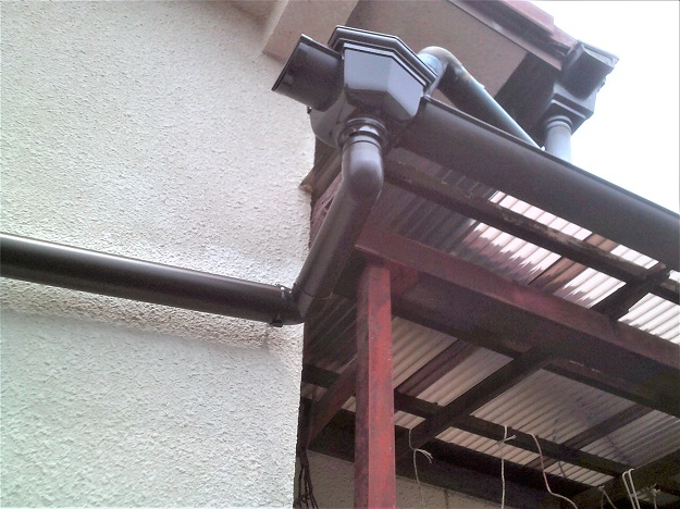 神戸市西区　K様邸　雨樋交換工事にてご依頼。見積もりや説明が明確とのお言葉をいただきました