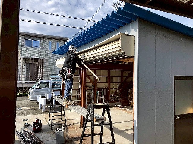 加古川市　シャッター補修作業中