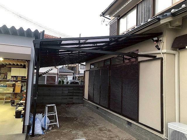 加古川市　テラス屋根組立て