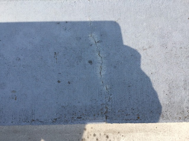 防水層のひび割れ