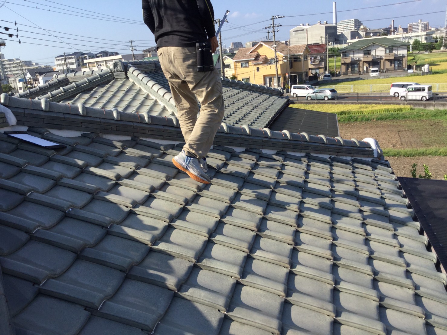 屋根面の歩行調査と棟への導線確認