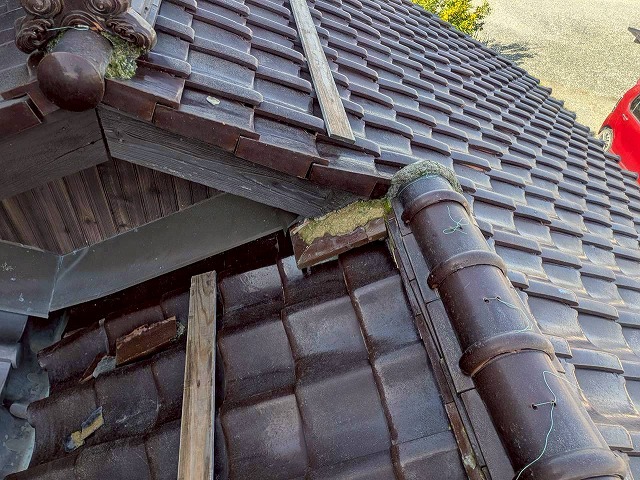 加西市　劣化した屋根漆喰