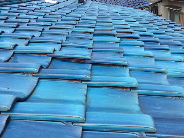 桟瓦の並びから局所不具合の可能性を絞り込み