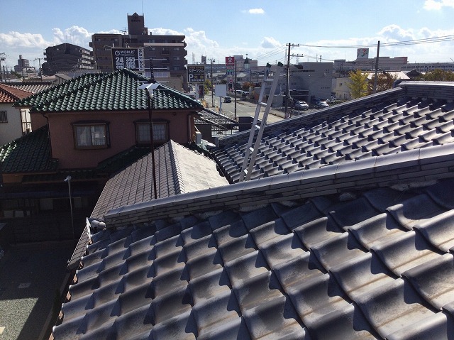 屋根面の広がりと棟の位置関係を把握