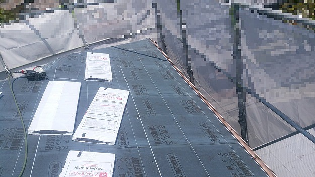 ルーフィング（防水シート）の施工