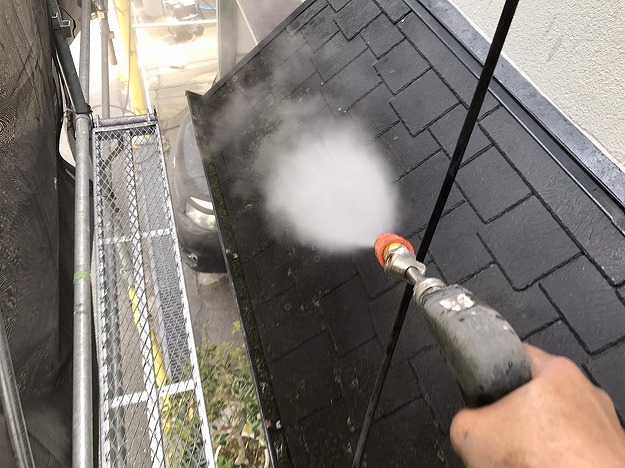 高圧洗浄で汚れと苔を除去