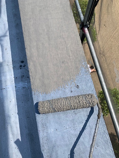 笠木の防水材塗布（1回目）