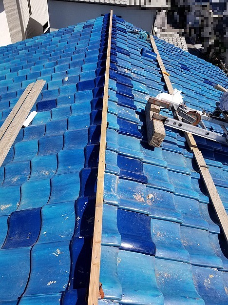 角材で通りを取りながら棟ラインを整え直し