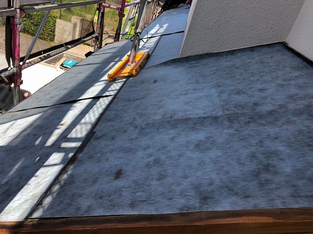 立ち上がりや端部まで揃えた防水層づくり