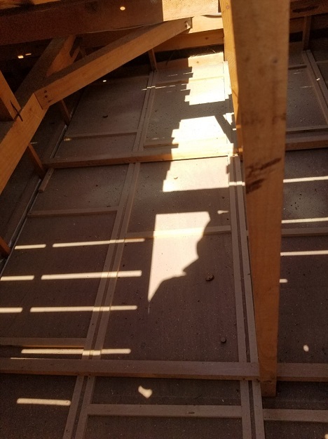 天井裏から見た下地状態の確認