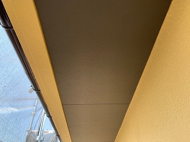 ガルバリウム鋼板の取り付け（バルコニー下）
