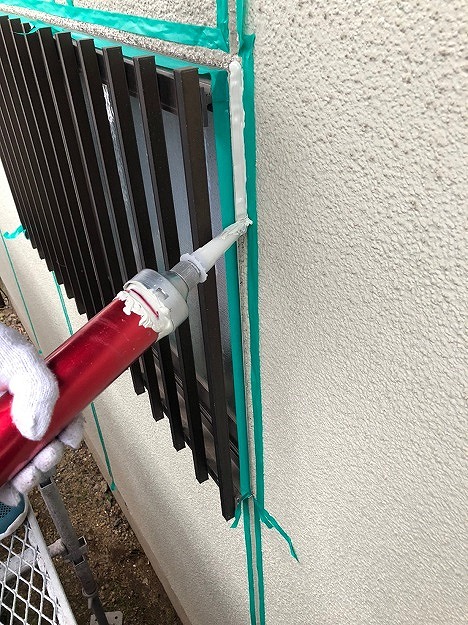 新しいシーリング材の充填