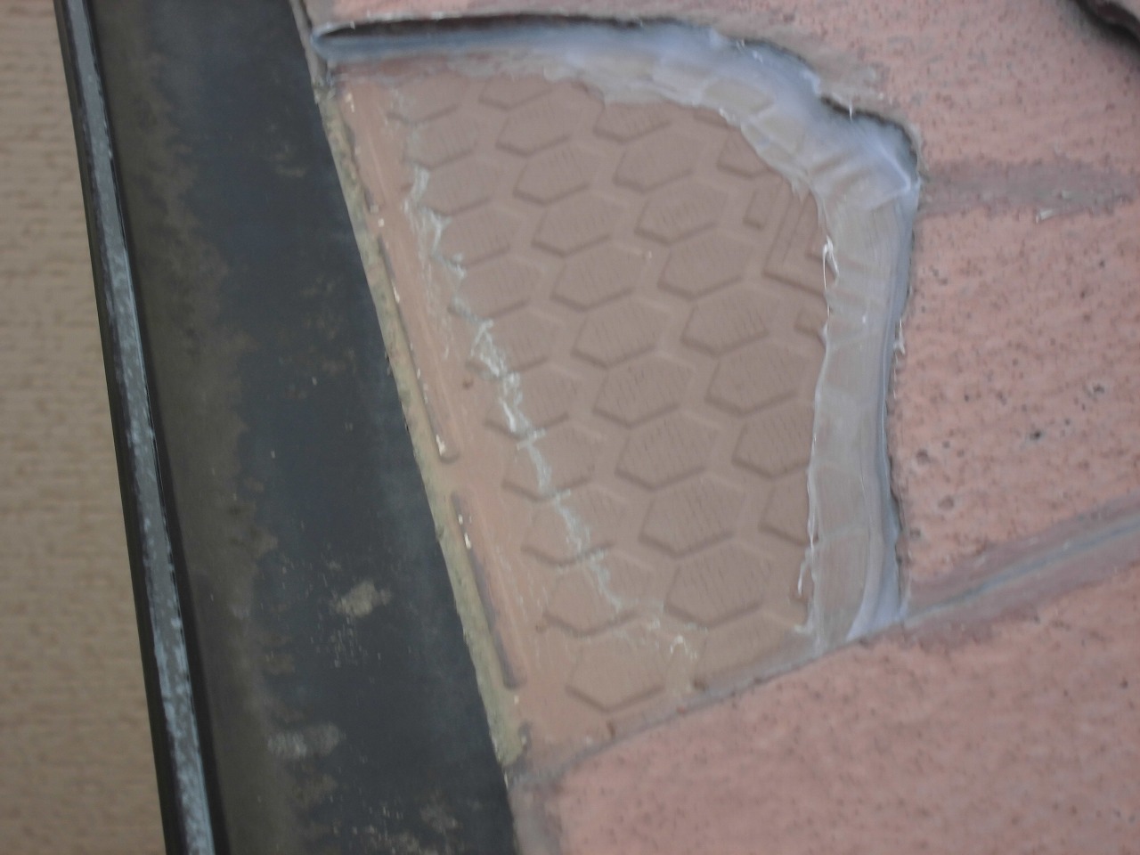 加古川市　欠けた屋根材の補填