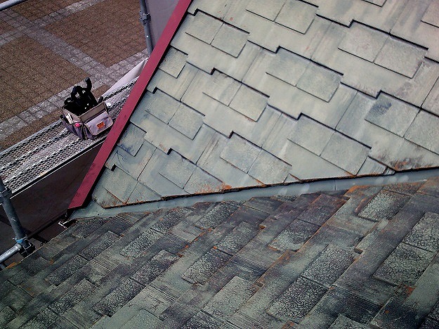 斜面端部の板金ラインと劣化の進行